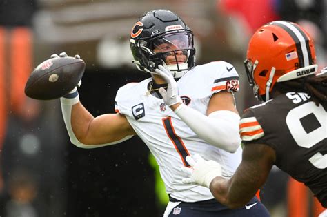 Chicago Bears blow another late lead, Mooney boots Hail Mary, bears lose to Cleveland Browns, 20-17